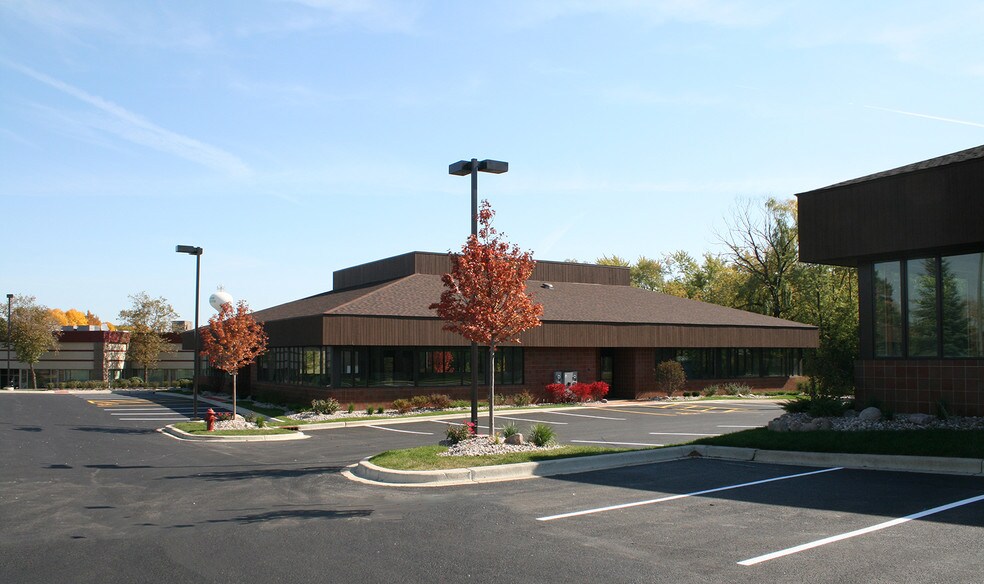 More Photos Of 16W343 83rd St, Burr Ridge Unknown For Lease