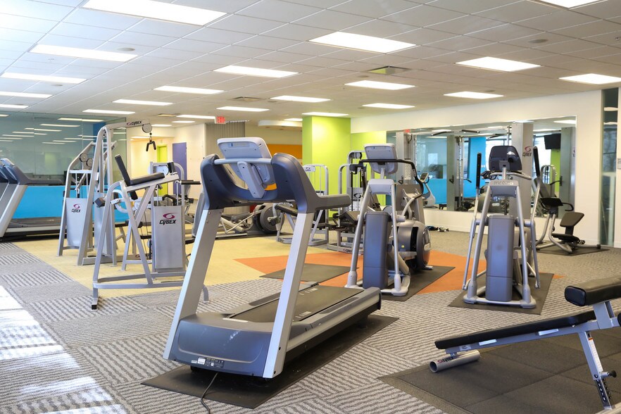 More Photos Of 1000 GSK Dr, Coraopolis Medical For Lease