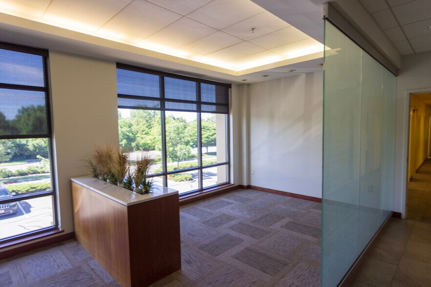 More Photos Of 3836 Quakerbridge Rd, Hamilton Unknown For Lease