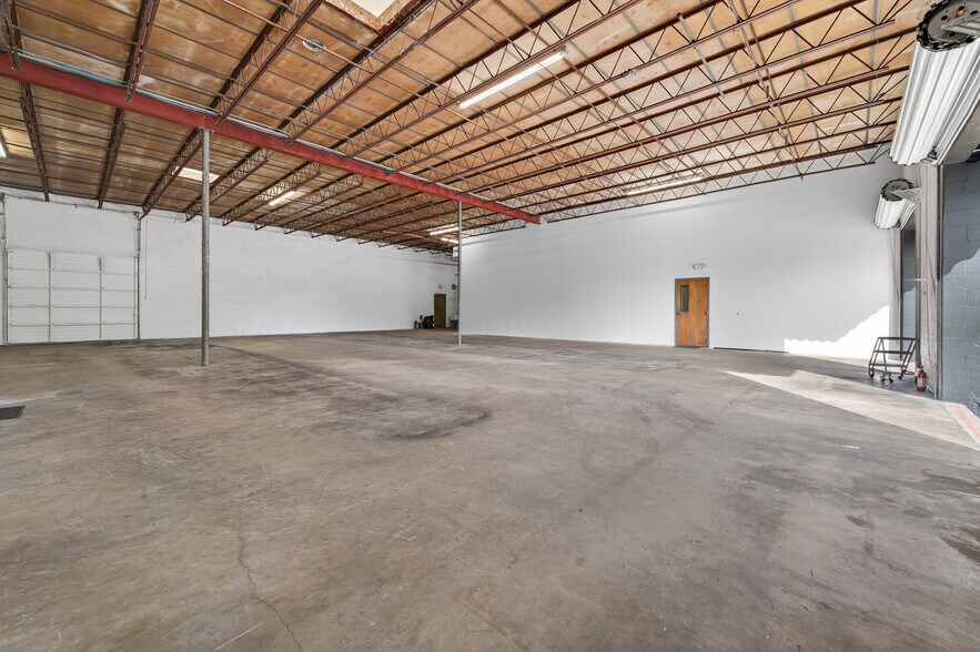 More Photos Of 1740 Segrave St, Daytona Beach Warehouse For Lease