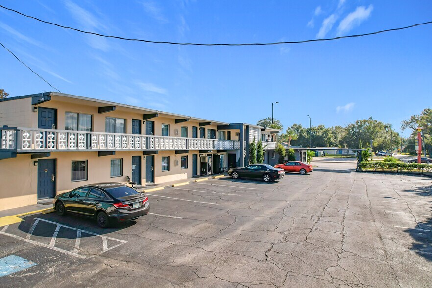 More Photos Of 307 E Vine St, Kissimmee Hotel For Sale