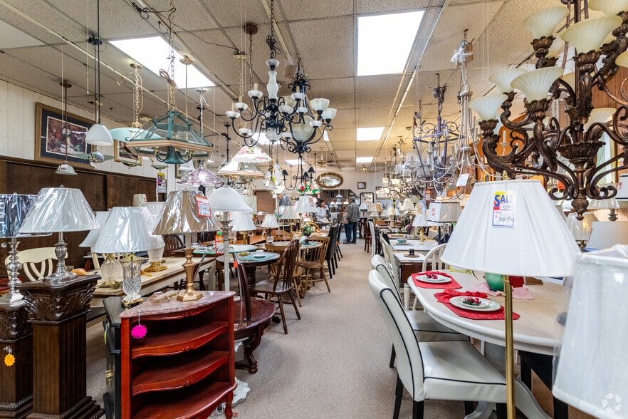 More Photos Of 252 Bethlehem Pike, Colmar Showroom For Lease