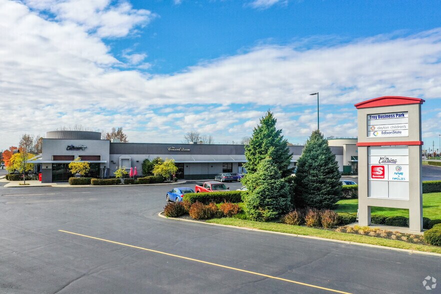 More Photos Of 865 W Market St, Troy Unknown For Lease