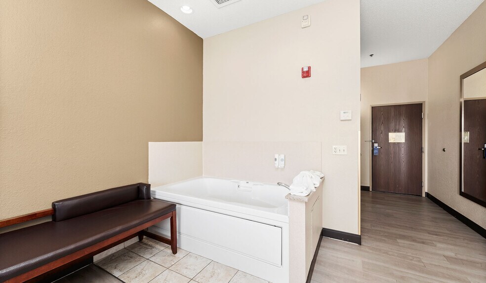 More Photos Of 1775 E Belvidere Rd, Grayslake Hotel For Sale