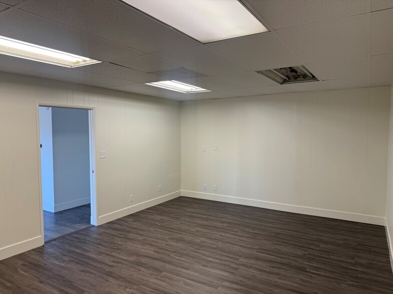More Photos Of 210 W 131th St, Los Angeles Manufacturing For Lease