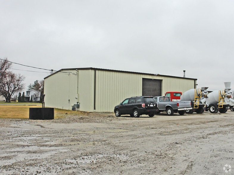 Primary Photo Of 1221 Groop Rd, Springfield Warehouse For Sale