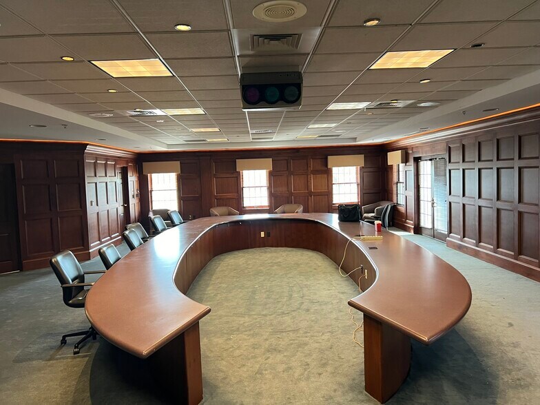 More Photos Of 221 S Church St, Bowling Green Office For Lease