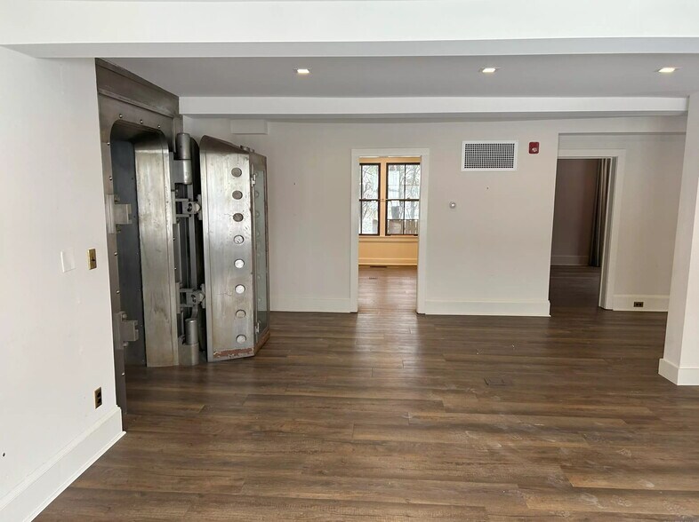 More Photos Of 25 W Main St, Sharon Office For Sale