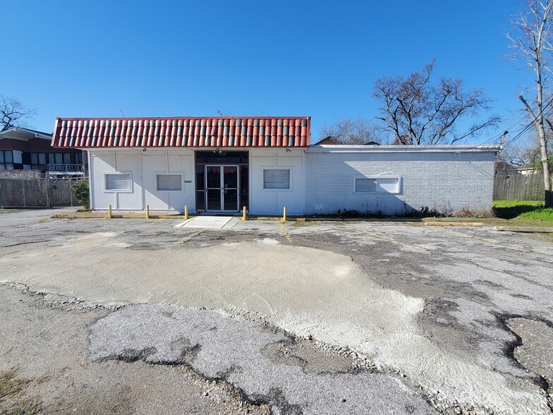 Primary Photo Of 1104 Evergreen Dr, Houston Office For Sale