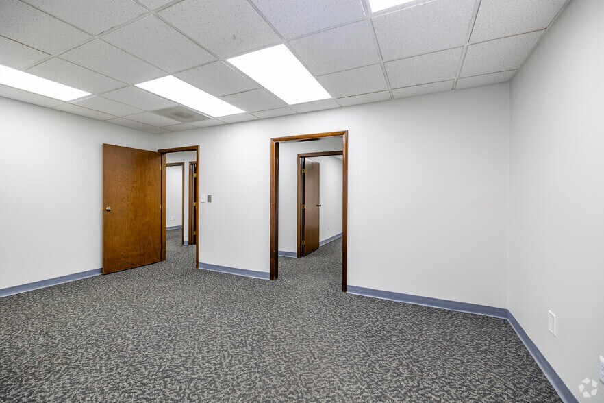 More Photos Of 6230-6360 Busch Blvd, Columbus Unknown For Lease