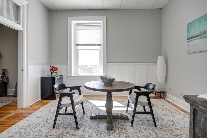 More Photos Of 809 S Main St, Columbia Office For Sale