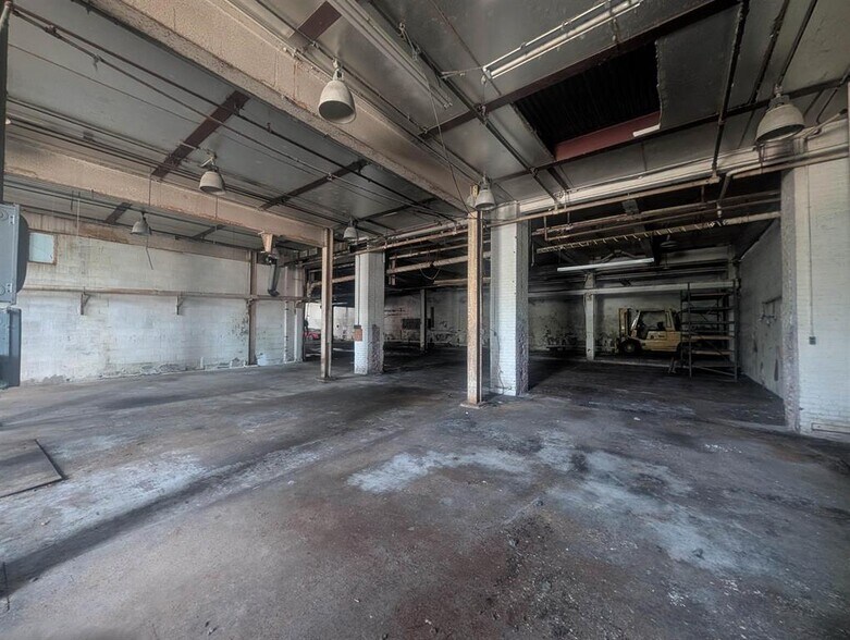 More Photos Of 91 Main St, Claremont Self Storage For Sale