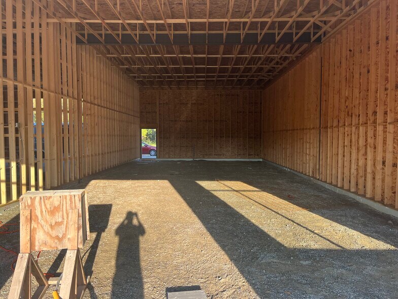 More Photos Of 1111 N Military Ave, Green Bay General Retail For Lease