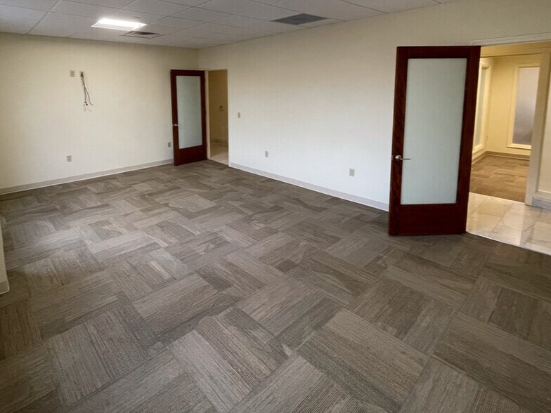 More Photos Of 2216 Abbott Martin Rd, Nashville Bank For Lease