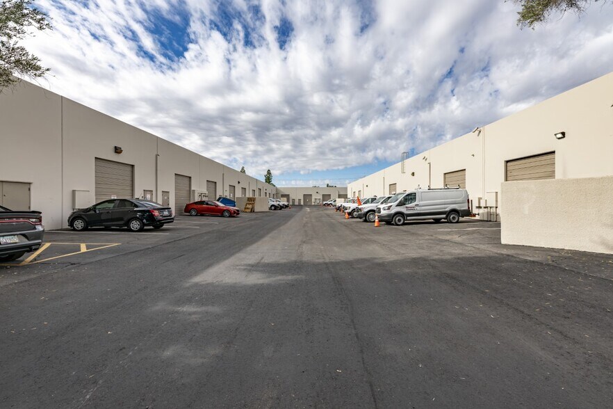 More Photos Of 4625 S Ash Ave, Tempe Light Distribution For Lease