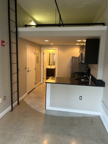 More Photos Of 260 S 4th St, Columbus Apartments For Sale