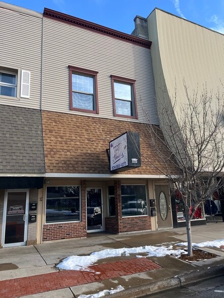 Primary Photo Of 107 N Main St, Monticello Storefront Retail Residential For Lease