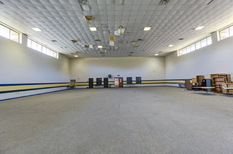 More Photos Of 18425 Main St, Woodbury Schools For Sale