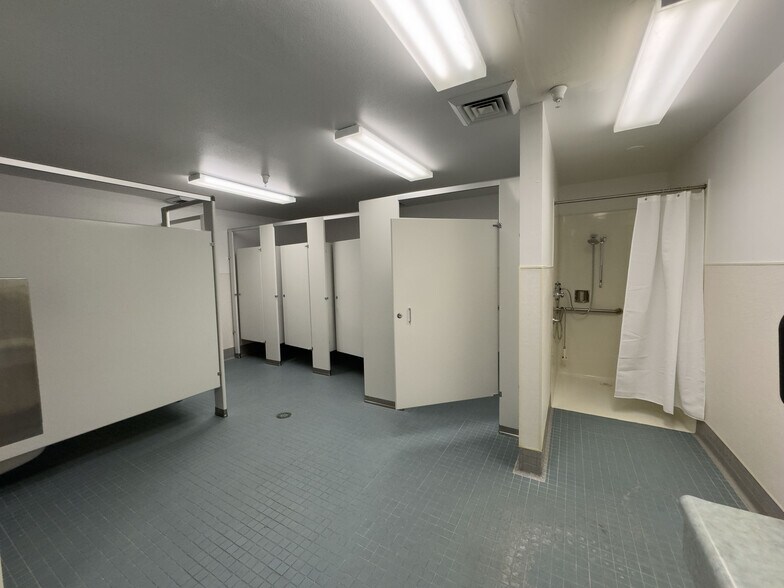 More Photos Of 4300-4356 Caterpillar Rd, Redding Manufacturing For Sale