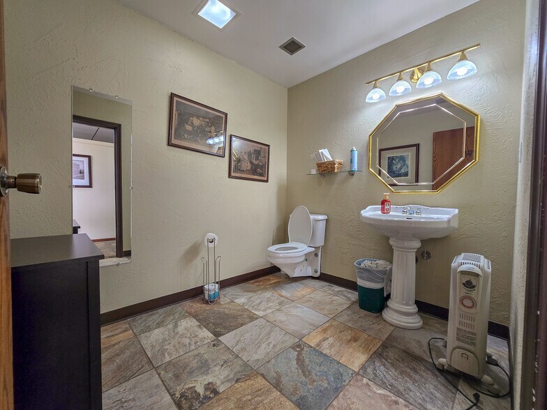 More Photos Of 123 W Highland St, Shawnee Office For Sale