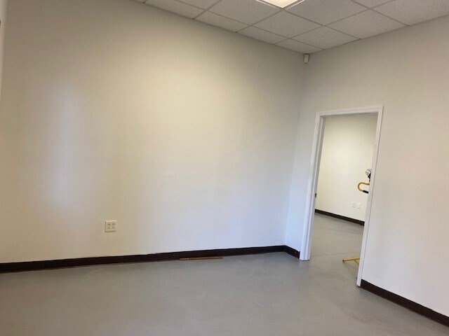 More Photos Of 451 Jessen Ln, Charleston Flex For Lease
