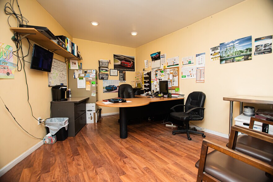More Photos Of 12 Union Sq, Phillipsburg Auto Repair For Sale