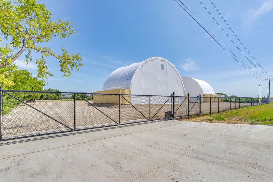 More Photos Of 17375 Gaffield Rd, Justin Warehouse For Lease