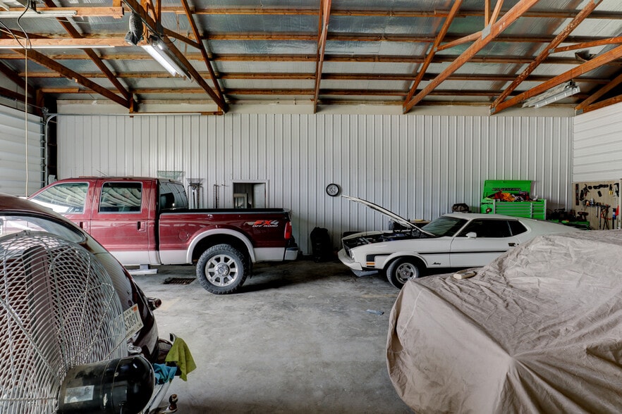 More Photos Of 206 & 208 S Meridian St, Washington Office For Sale