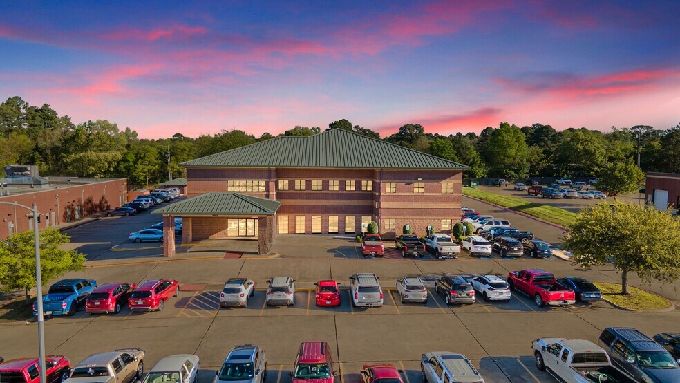 Primary Photo Of 1902 Moores Ln, Texarkana Medical For Lease