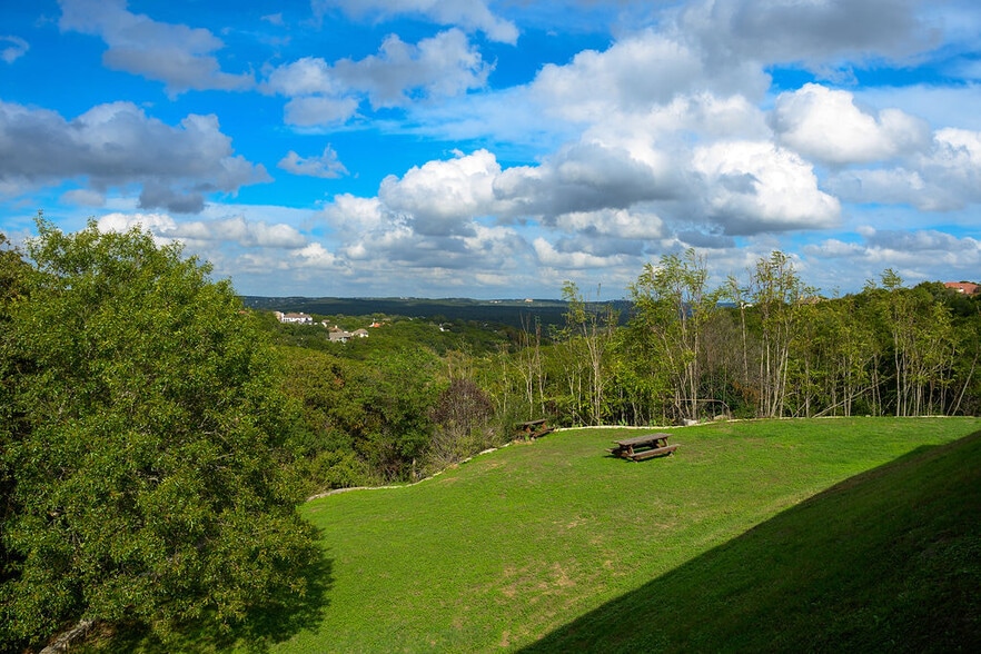 More Photos Of 8226 Bee Caves Rd, Austin Office For Sale