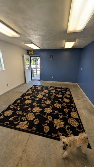 More Photos Of 1103 W Main St, Lexington Flex For Sale