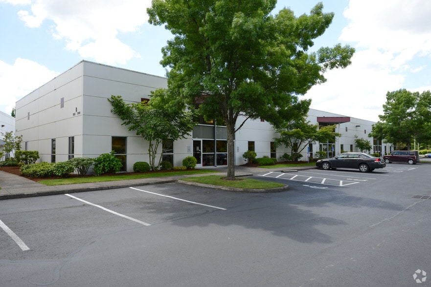 More Photos Of 3513-3545 Fairview Industrial Dr SE, Salem Flex For Lease