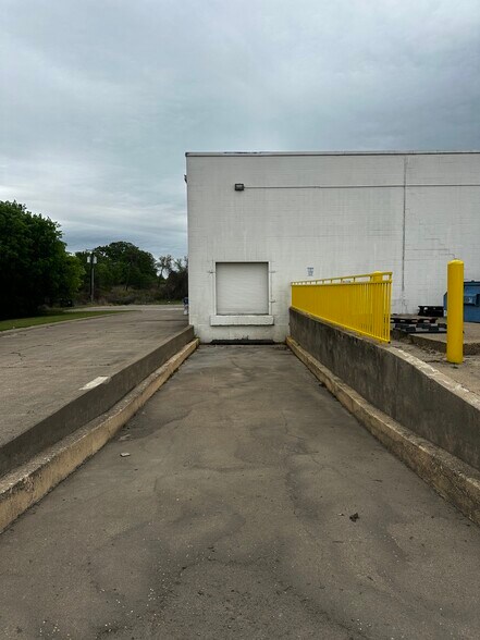 More Photos Of 1020-1112 W Main St, Gun Barrel City Freestanding For Lease