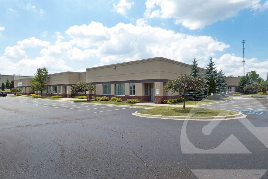 Primary Photo Of 25873-25893 Meadowbrook Rd, Novi Flex For Sale