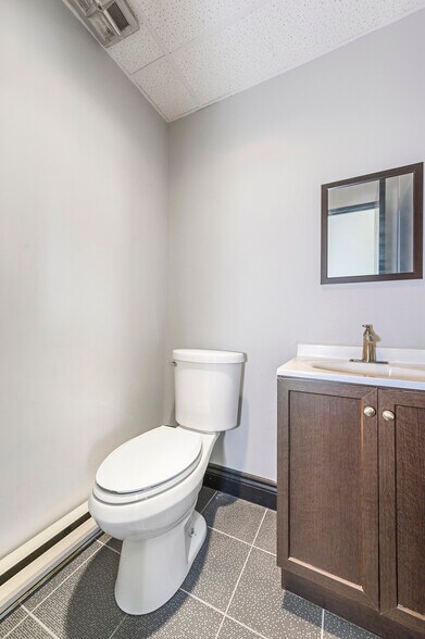 More Photos Of 7171 Torbram Rd, Mississauga Showroom For Sale