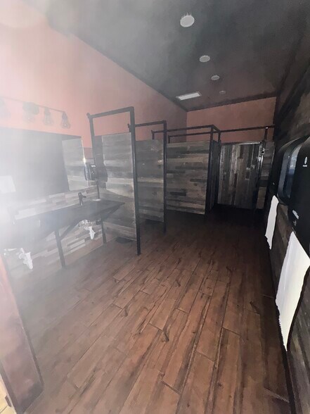 More Photos Of 112 E Cherokee Ave, Enid Manufacturing For Lease