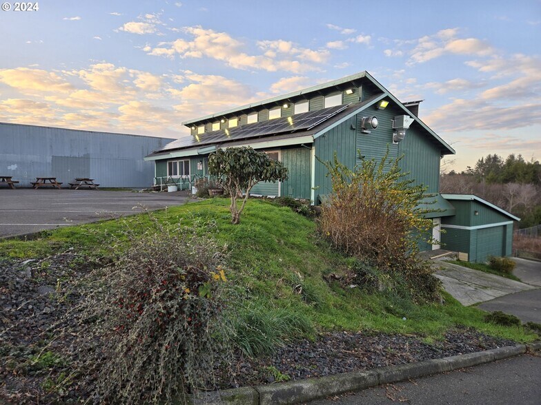 More Photos Of 1200 Newmark Ave, Coos Bay Medical For Sale