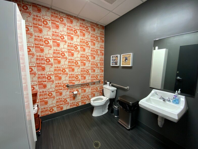 More Photos Of 3436-3500 Granite Cir, Toledo Medical For Lease