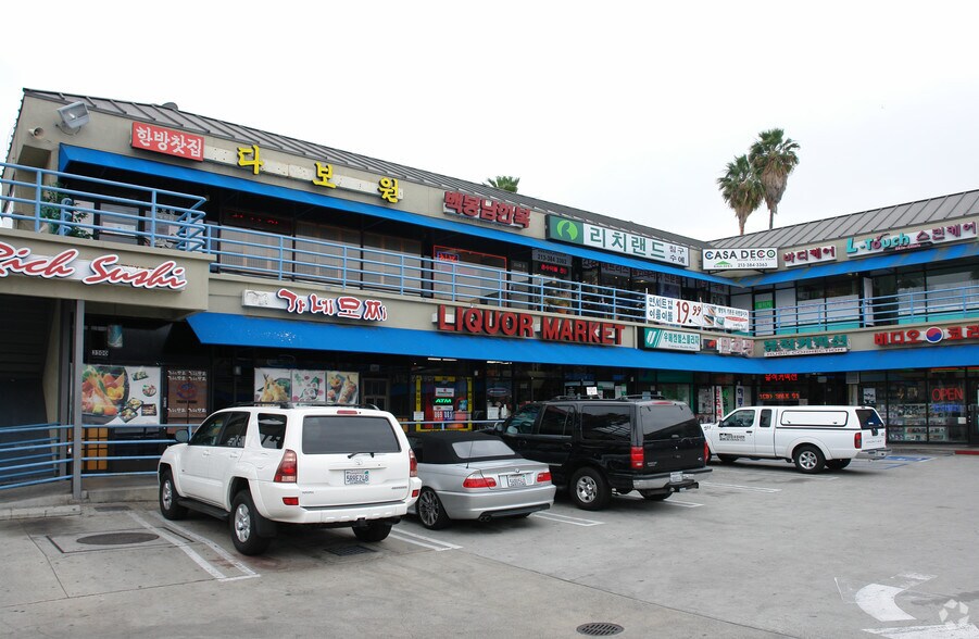 More Photos Of 3500-3548 W 8th St, Los Angeles Unknown For Lease