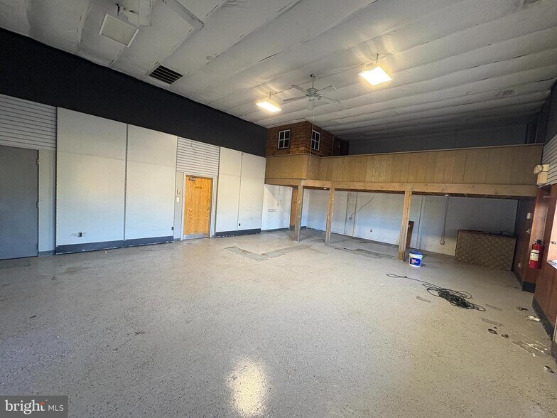 More Photos Of 69 Route 130, Bordentown Storefront For Lease