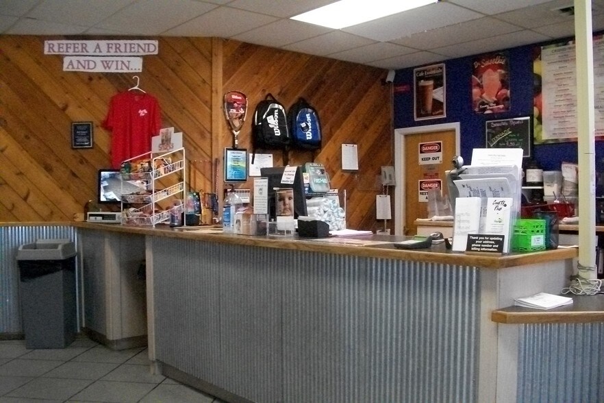 More Photos Of 2911 Brunswick Ave, New Bern Sports And Entertainment For Lease