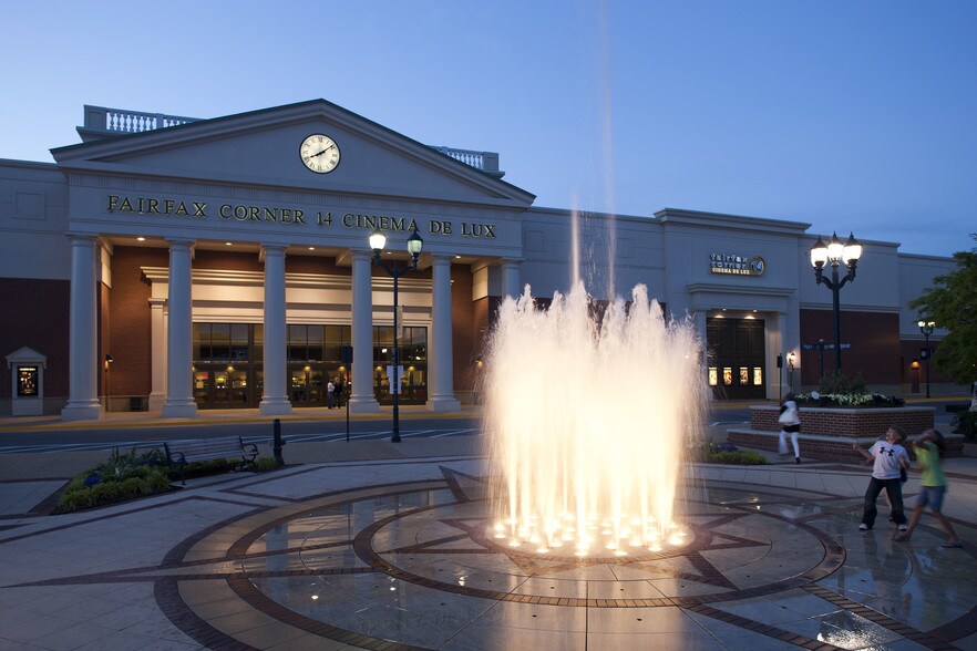 More Photos Of 11951 Grand Commons Ave, Fairfax Freestanding For Lease