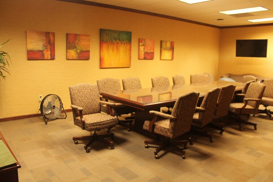 More Photos Of 1401 Financial Park, Carbondale Office For Sale