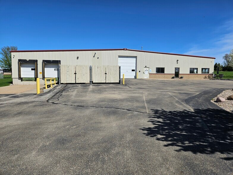 More Photos Of 3175 Atlas Dr, Oshkosh Warehouse For Lease