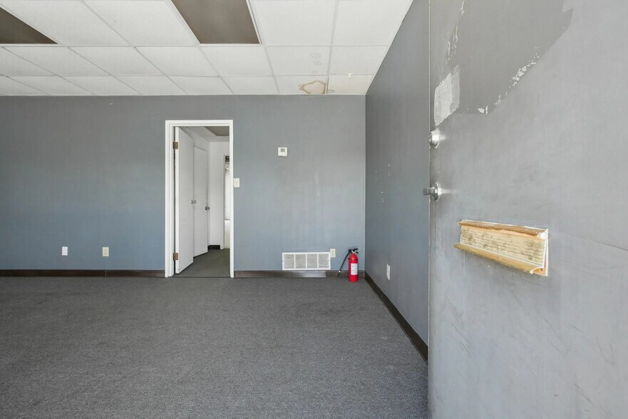 More Photos Of 3723-3865 April Ln, Columbus Light Distribution For Lease