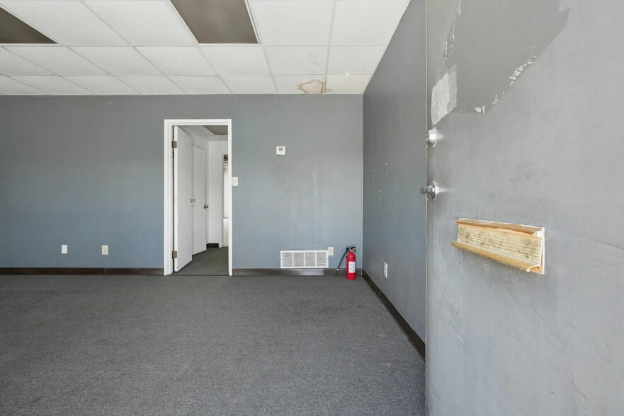 More Photos Of 3723-3871 April Ln, Columbus Light Distribution For Lease