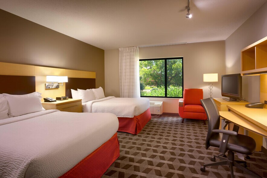 More Photos Of 10865 W Dodge Rd, Omaha Hotel For Sale