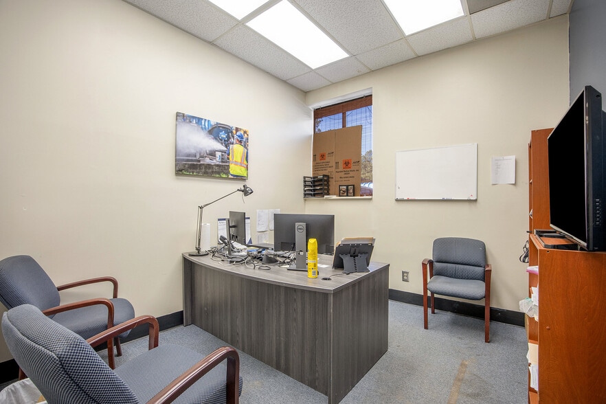 More Photos Of 4625 Stonegate Industrial Blvd, Stone Mountain Service For Lease