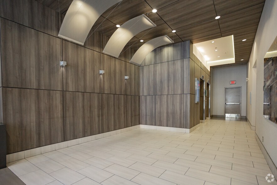 More Photos Of 909 17 Ave SW, Calgary Storefront For Lease