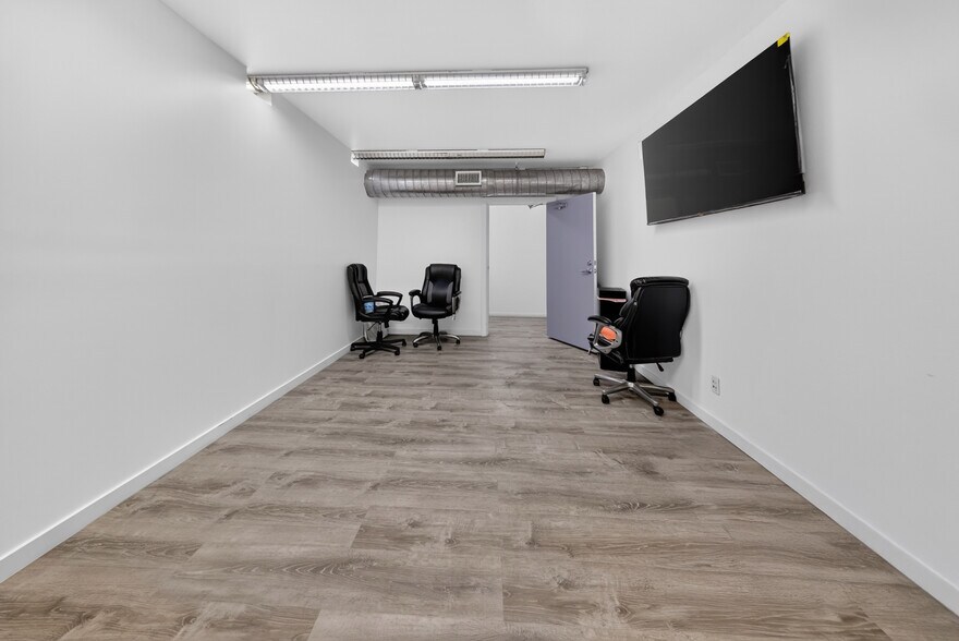 More Photos Of 20847 Sherman Way, Canoga Park Office For Sale